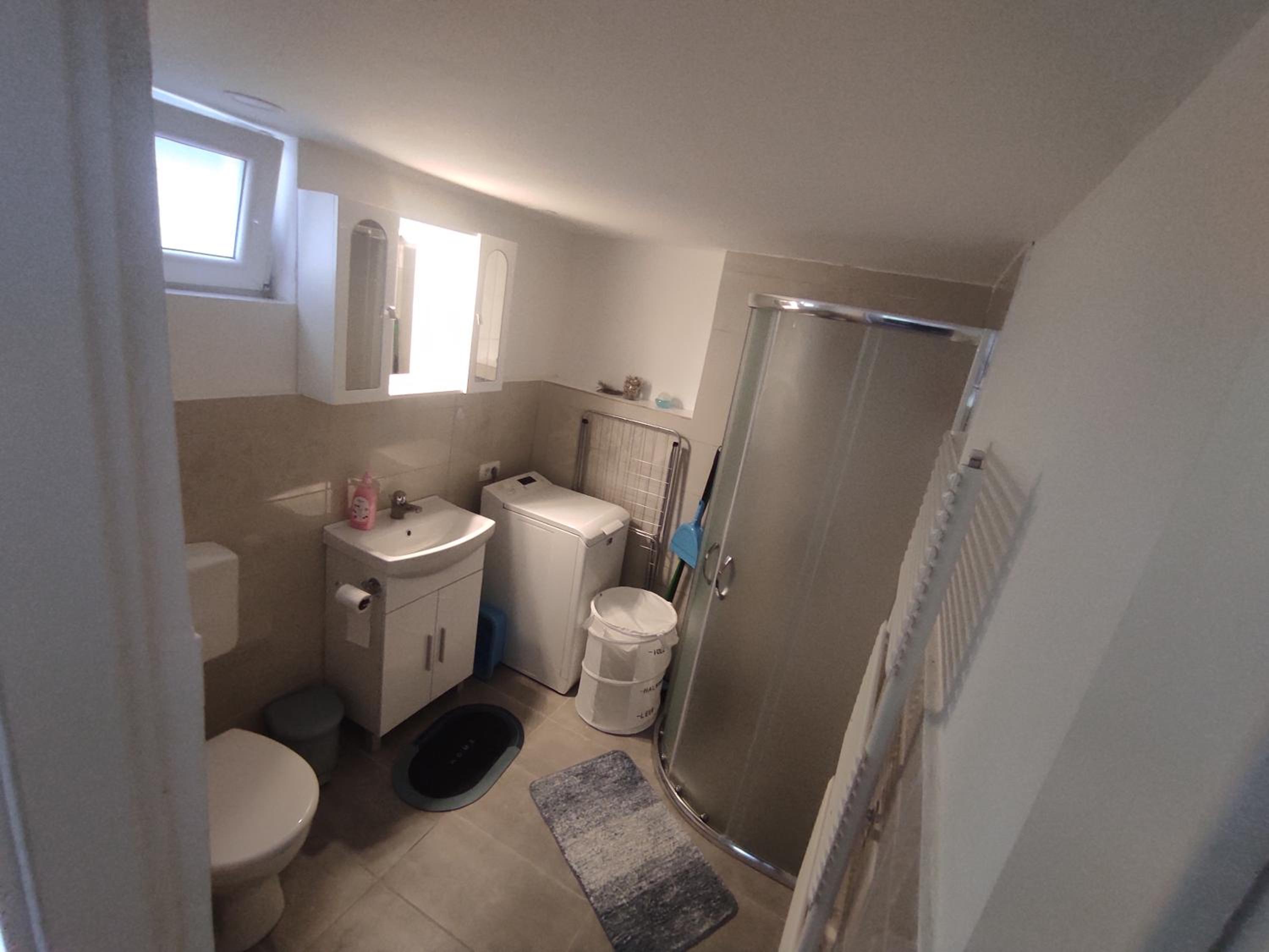 APARTMA ZADNIKAR
