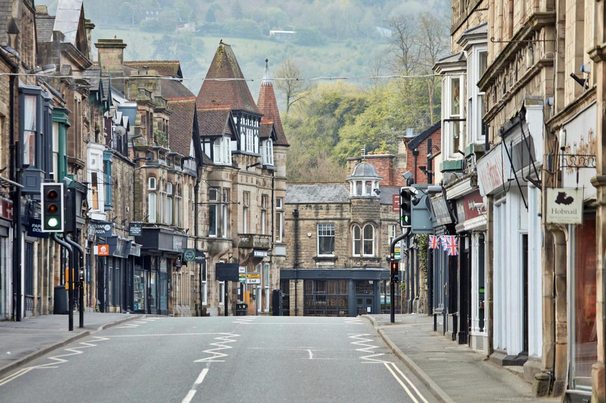 Top floor 1BR apartment central Matlock