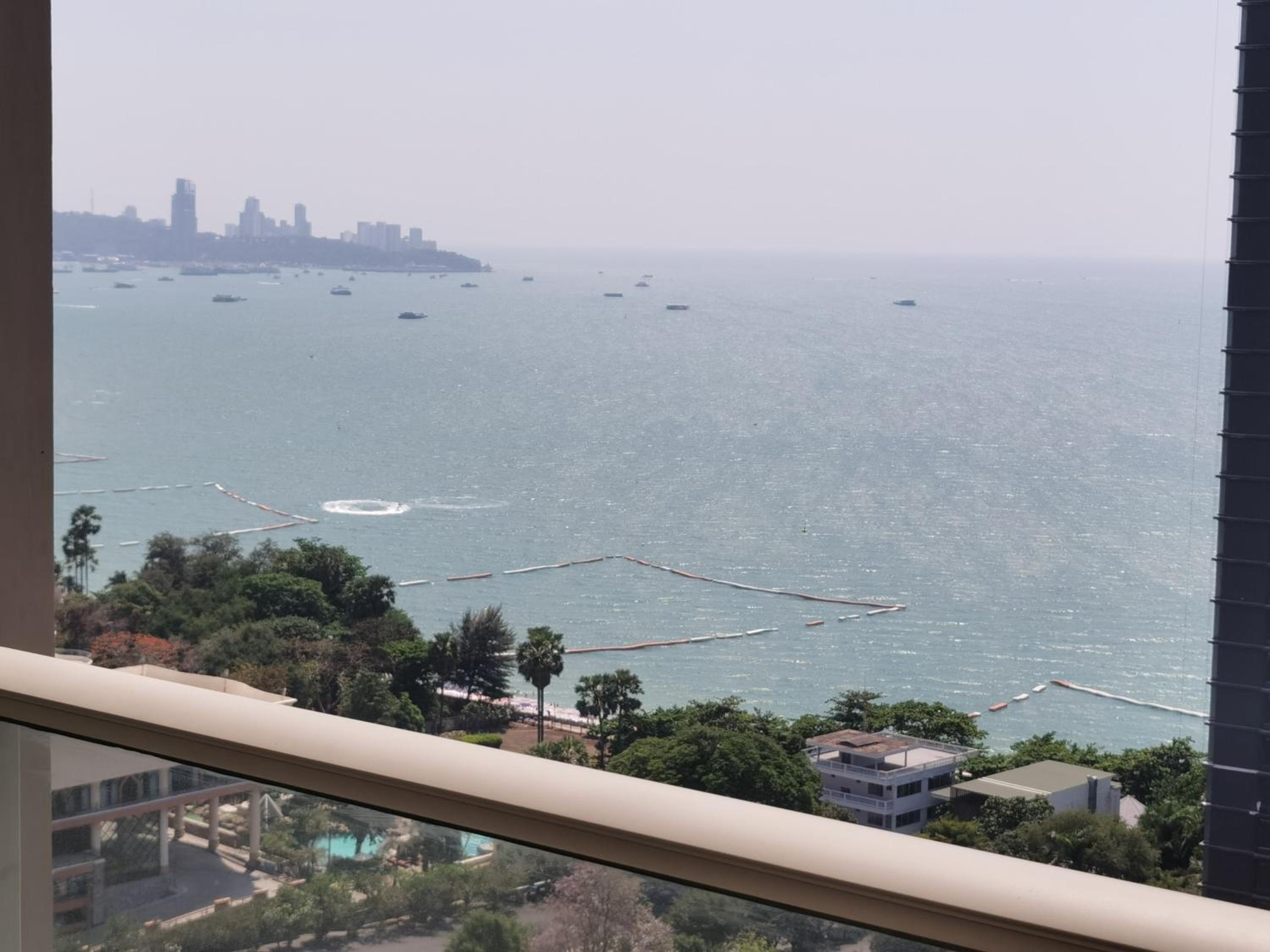 The Riviera Wongamat Hong Apartment
