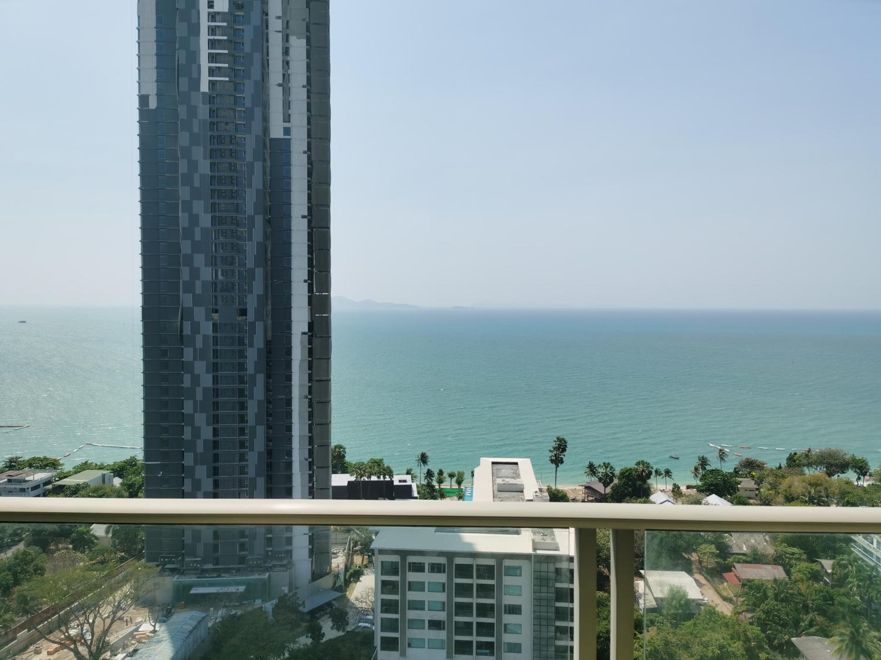 The Riviera Wongamat Hong Apartment