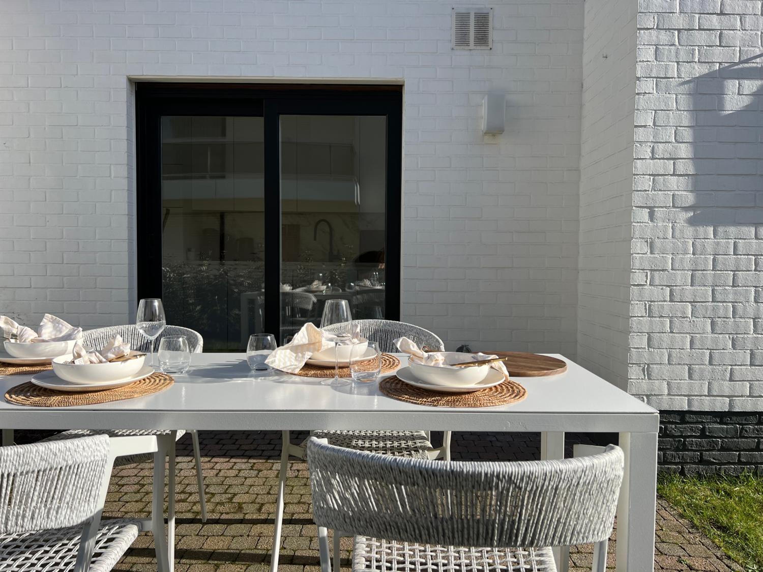 Gelijkvloers appartement met prive parking