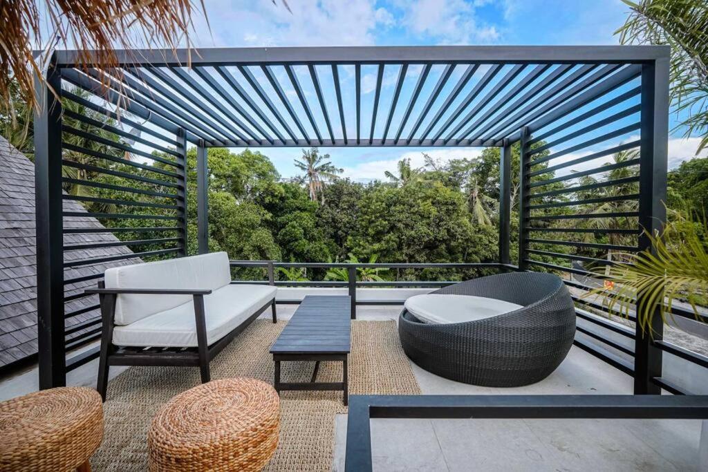 Villa Nyanyi Satu - 4BR Luxury Tropical Jungle Villa 4 Mins to Beach