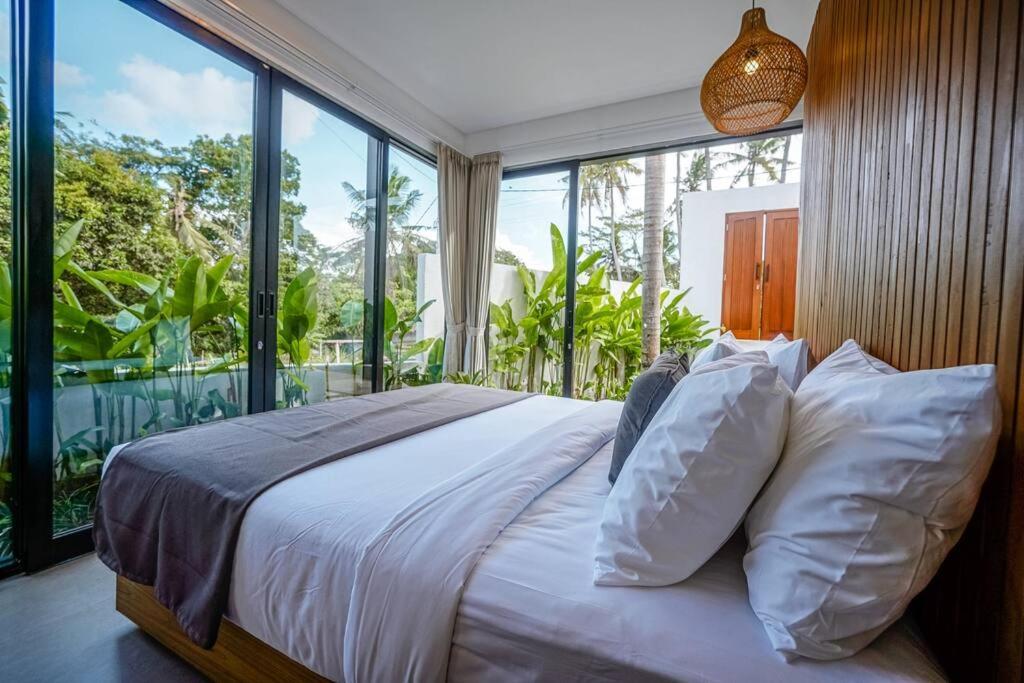 Villa Nyanyi Satu - 4BR Luxury Tropical Jungle Villa 4 Mins to Beach