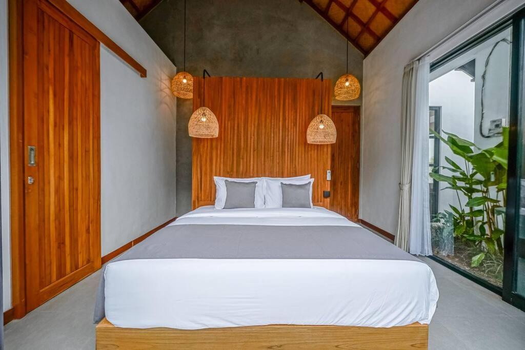 Villa Nyanyi Satu - 4BR Luxury Tropical Jungle Villa 4 Mins to Beach