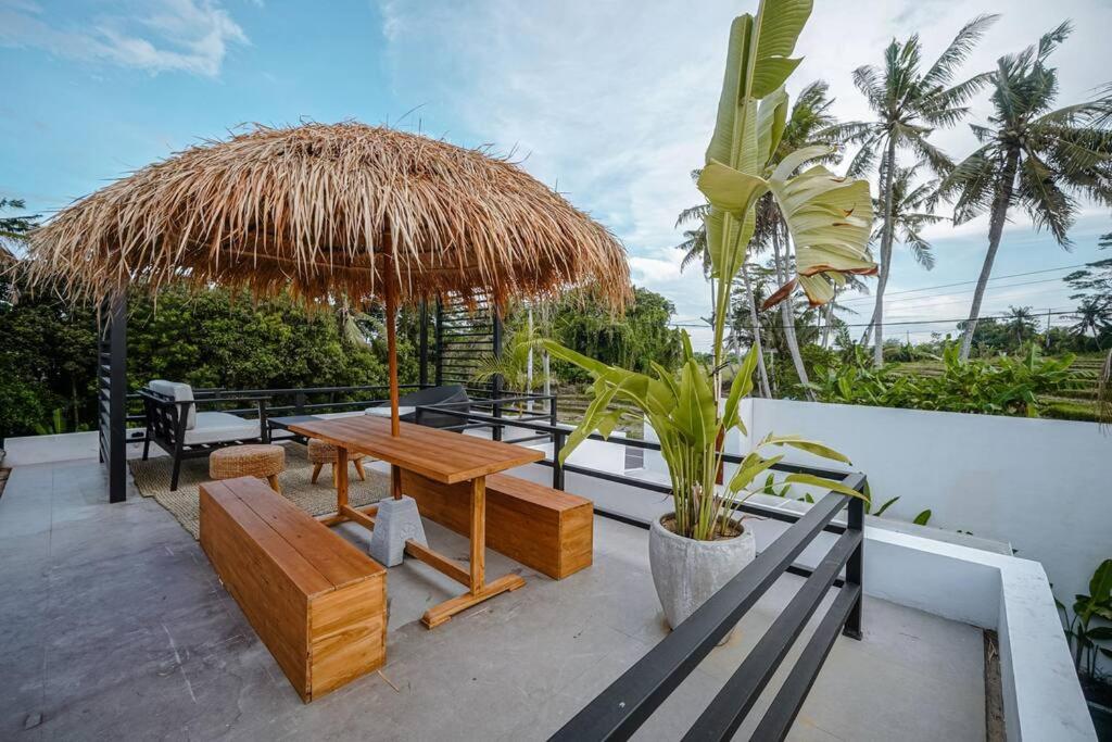 Villa Nyanyi Satu - 4BR Luxury Tropical Jungle Villa 4 Mins to Beach