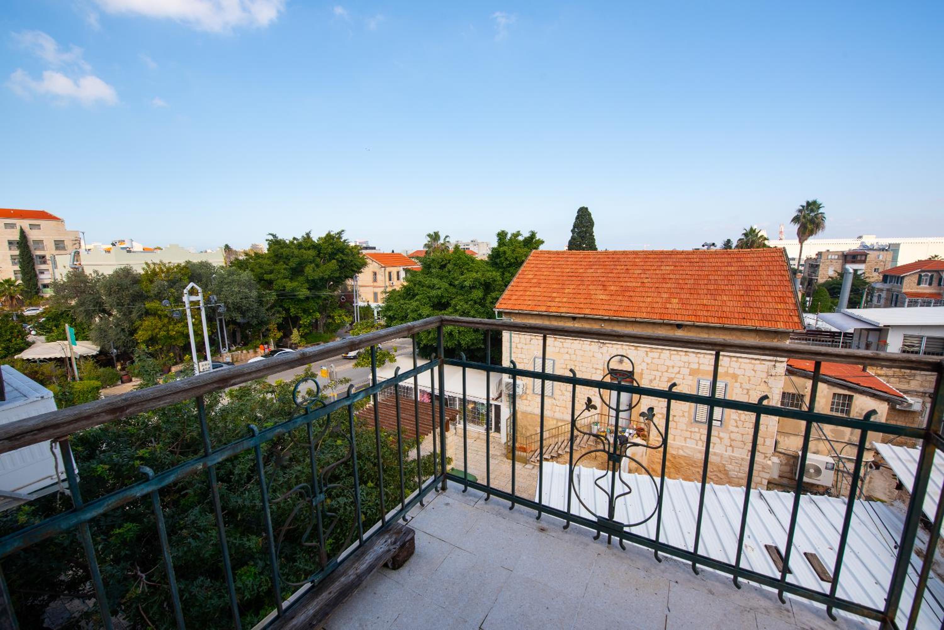 PORT CITY HAIFA - 2 Bdrms W Balcony German Colony