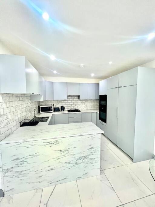 Promotion Half Price 3 Bedroom House In Putney view 3