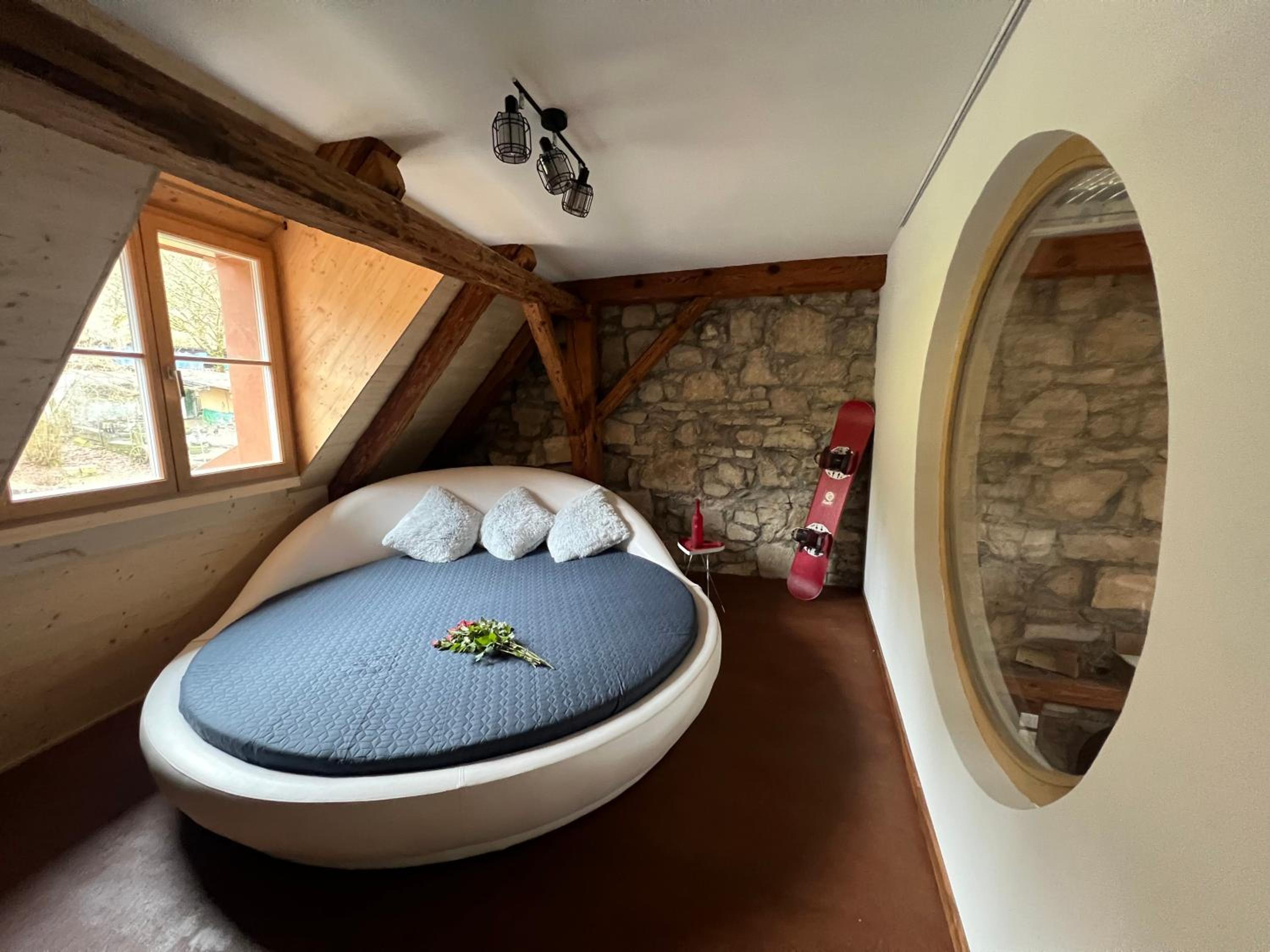 MARYS family friendly Apartments,VISIT RHINE FALLS for FREE if you stay 2 nights, SOHO 95m2 2-Bedrooms 2nd floor & SOUTH BEACH 105m2 3-Bedrooms & LOFT 115m
