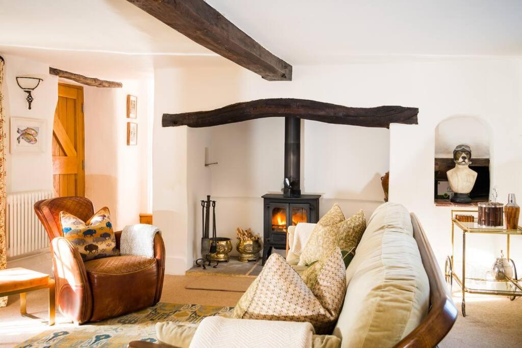 Till Cottage and Riverside Gardens nr Stonehenge 5