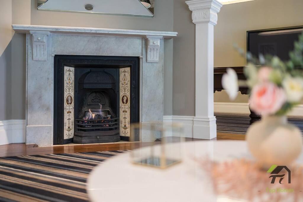 'Lynwood' Warrawee Manor- Koi Home