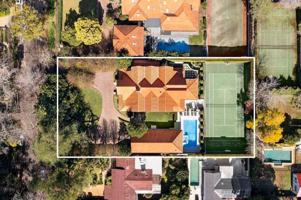 'Lynwood' Warrawee Manor- Koi Home