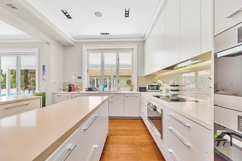 'Lynwood' Warrawee Manor- Koi Home