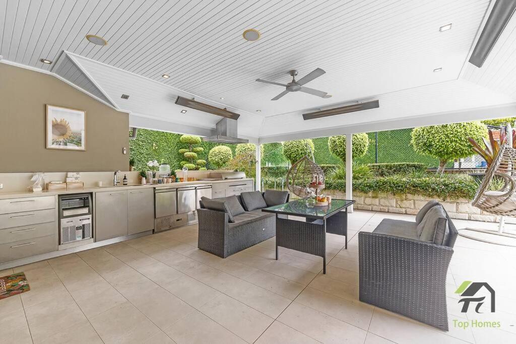'Lynwood' Warrawee Manor- Koi Home