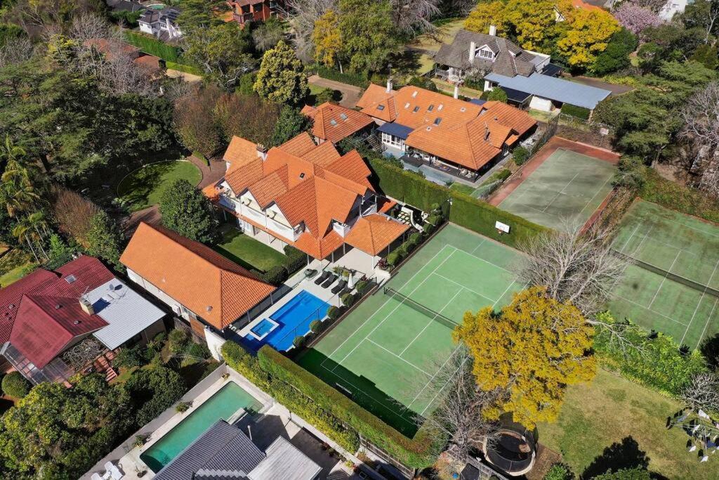 'Lynwood' Warrawee Manor- Koi Home