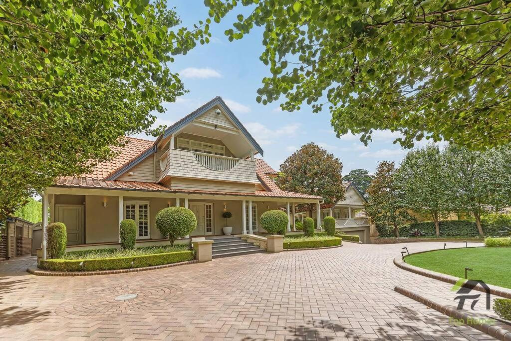 'Lynwood' Warrawee Manor- Koi Home