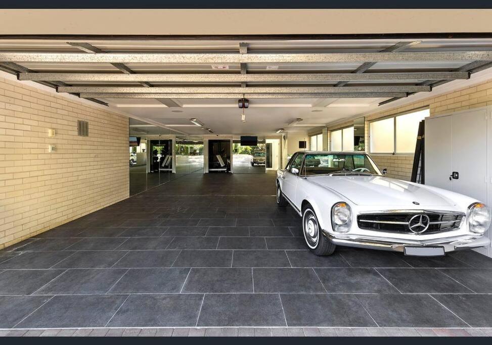 'Lynwood' Warrawee Manor- Koi Home