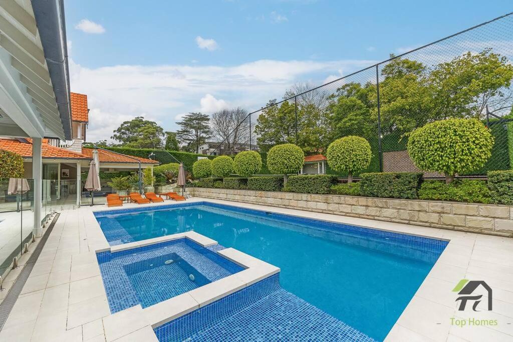 'Lynwood' Warrawee Manor- Koi Home