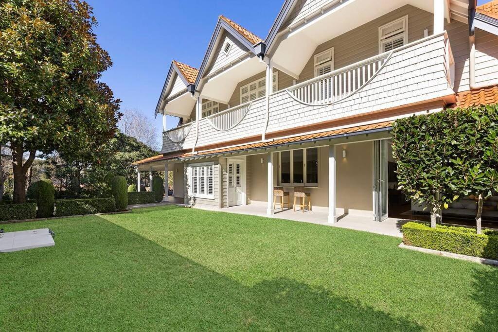 'Lynwood' Warrawee Manor- Koi Home
