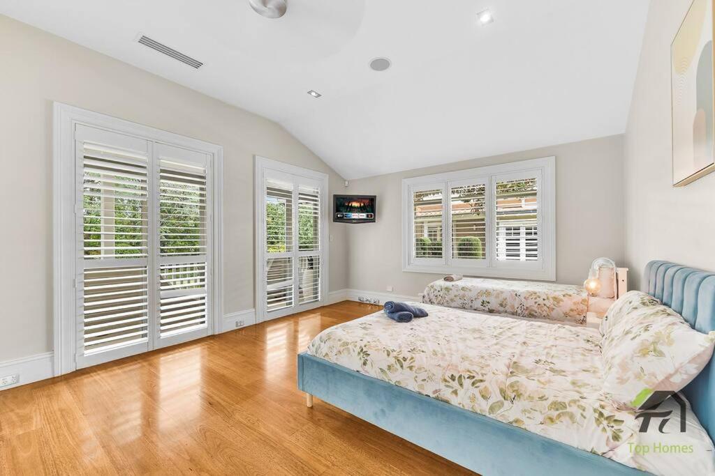 'Lynwood' Warrawee Manor- Koi Home