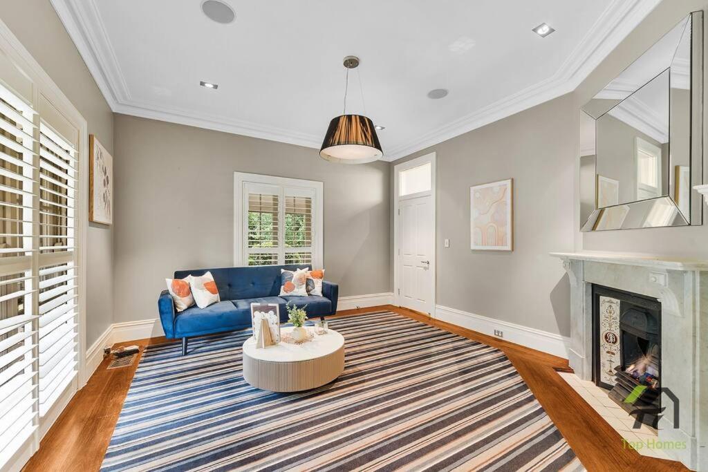 'Lynwood' Warrawee Manor- Koi Home