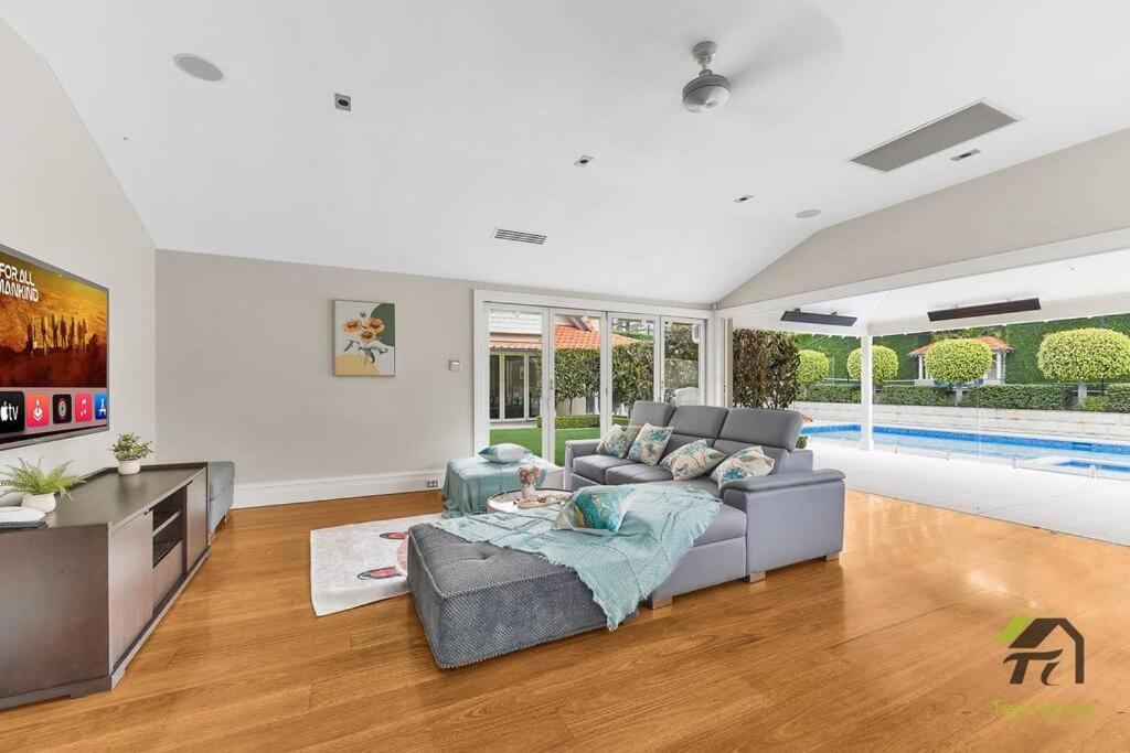 'Lynwood' Warrawee Manor- Koi Home