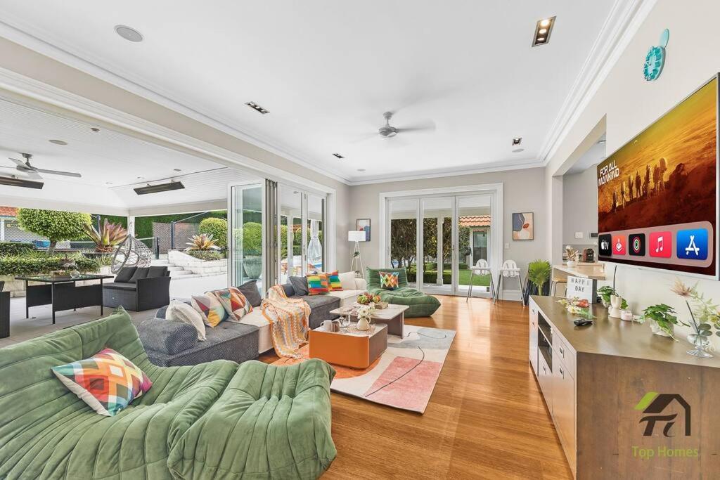 'Lynwood' Warrawee Manor- Koi Home