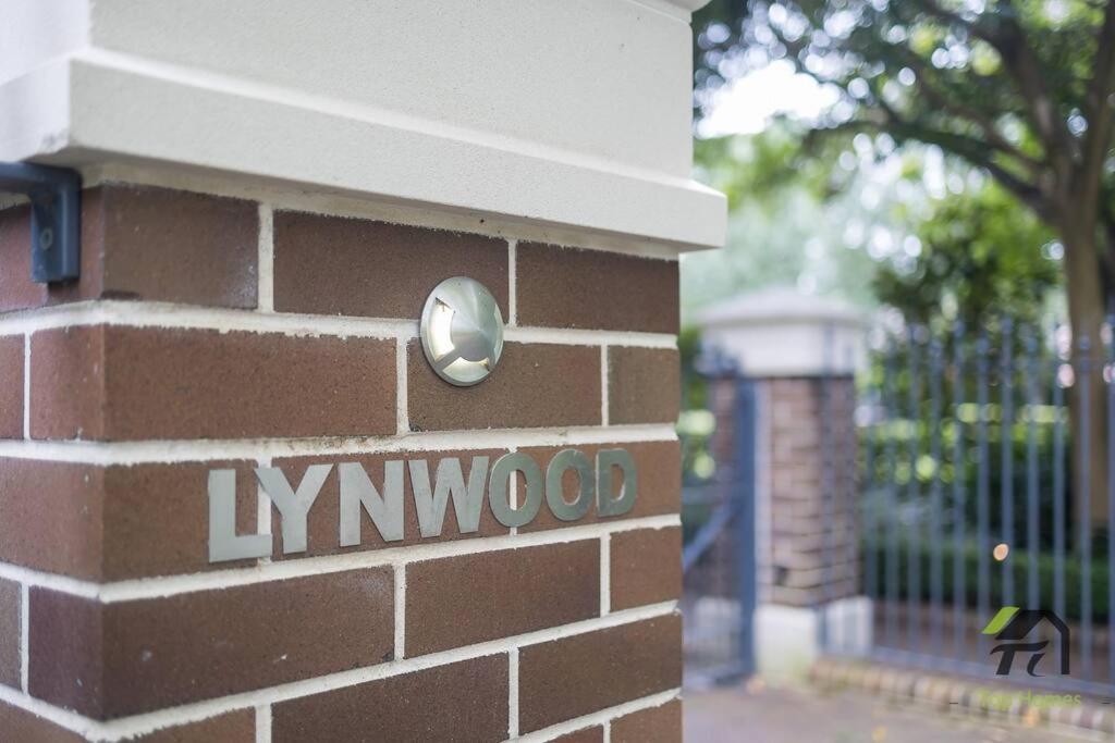 'Lynwood' Warrawee Manor- Koi Home