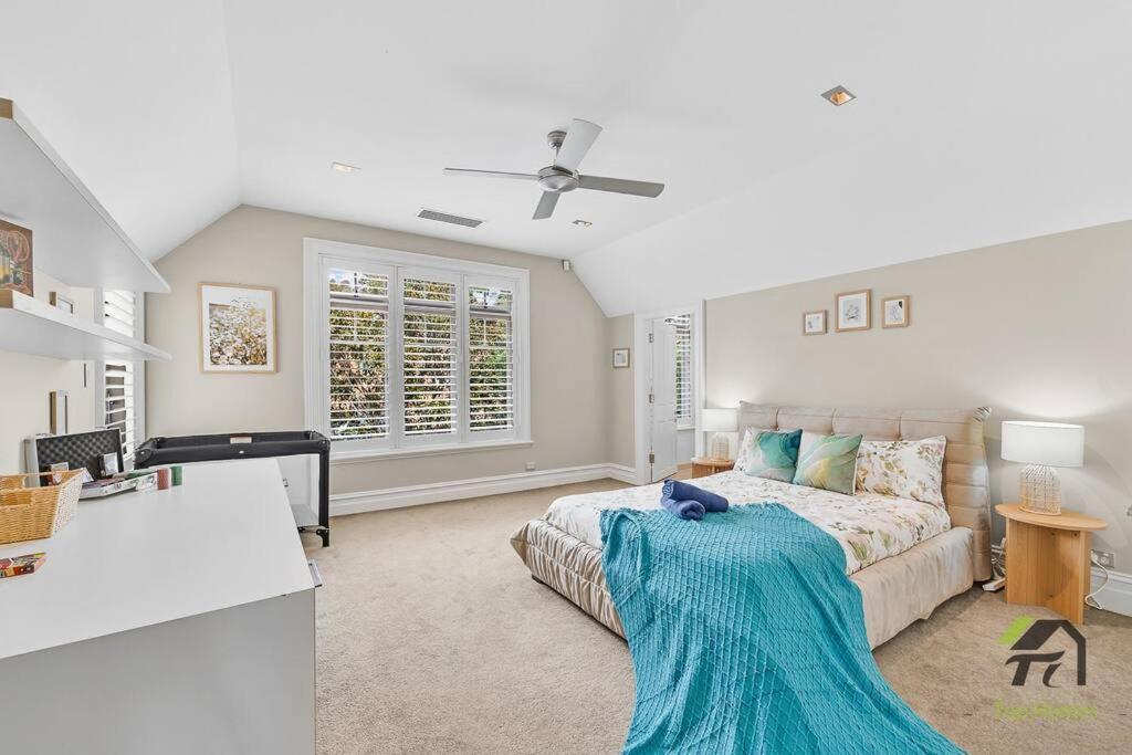 'Lynwood' Warrawee Manor- Koi Home