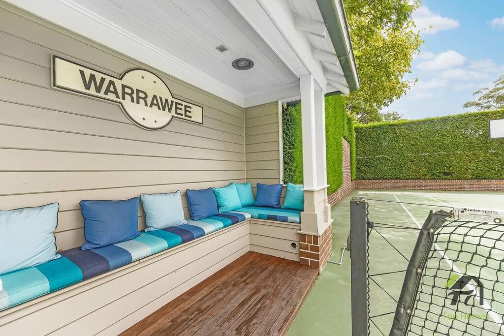 'Lynwood' Warrawee Manor- Koi Home