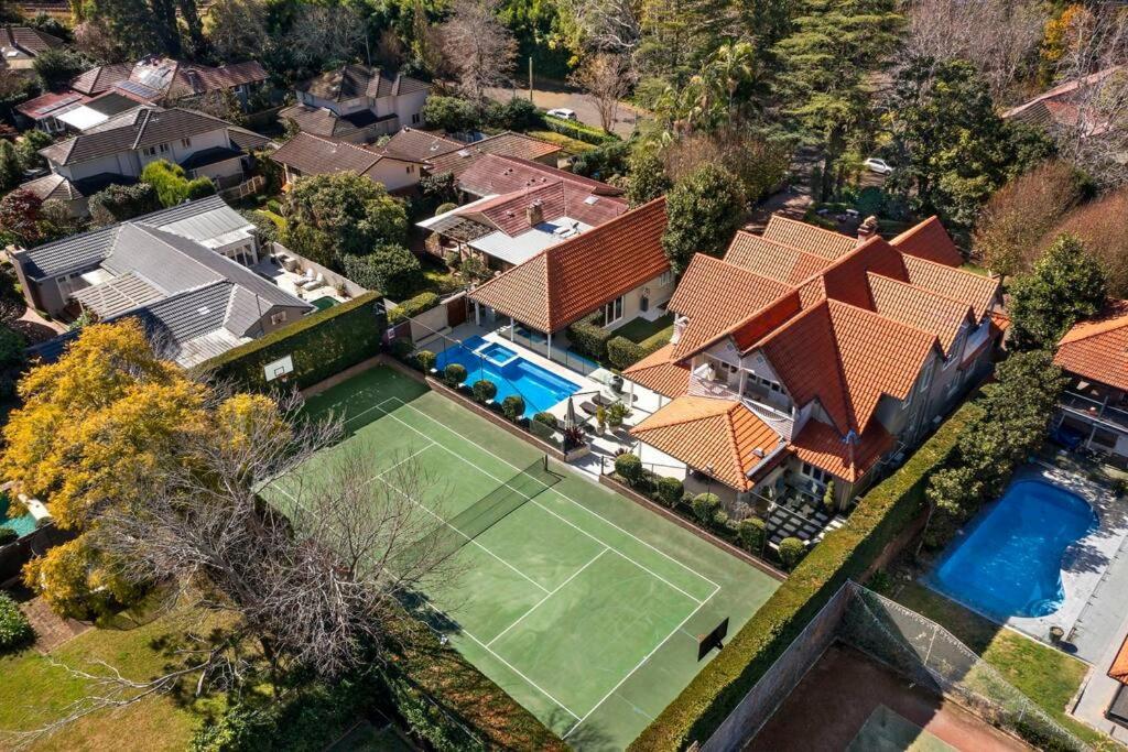 'Lynwood' Warrawee Manor- Koi Home