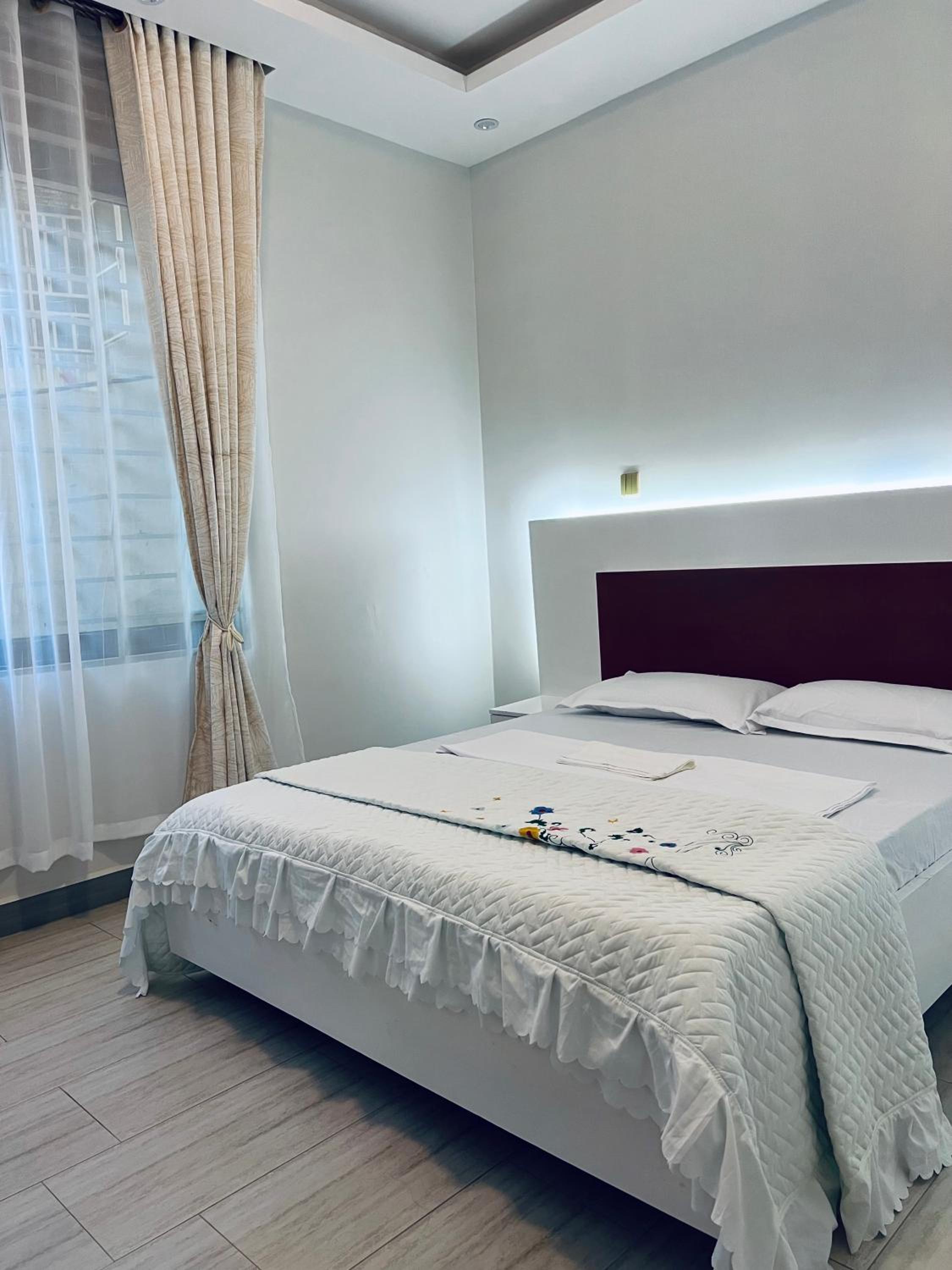 Entire Furnished Apartment Unit in Kira view 4