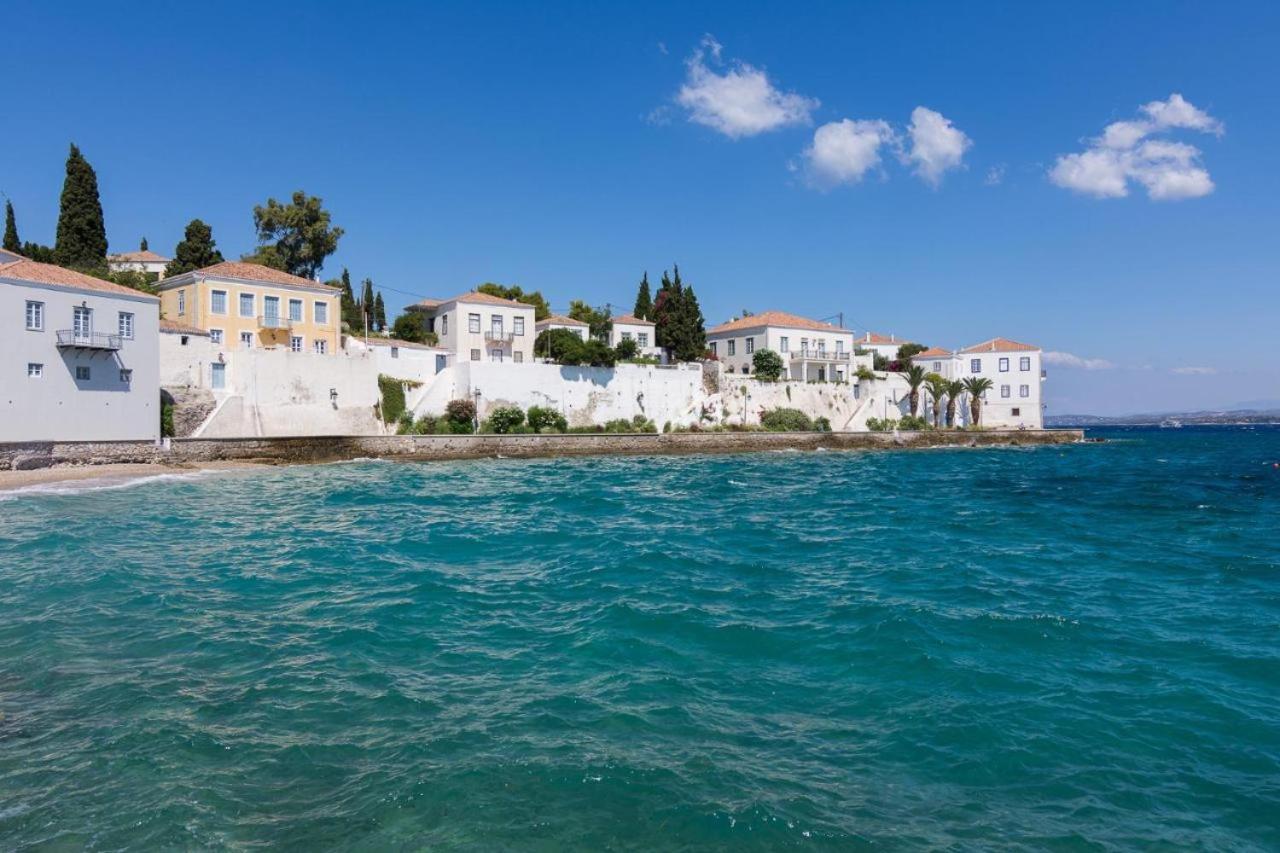 Spetses Breeze Apartment by Bee Home view 3