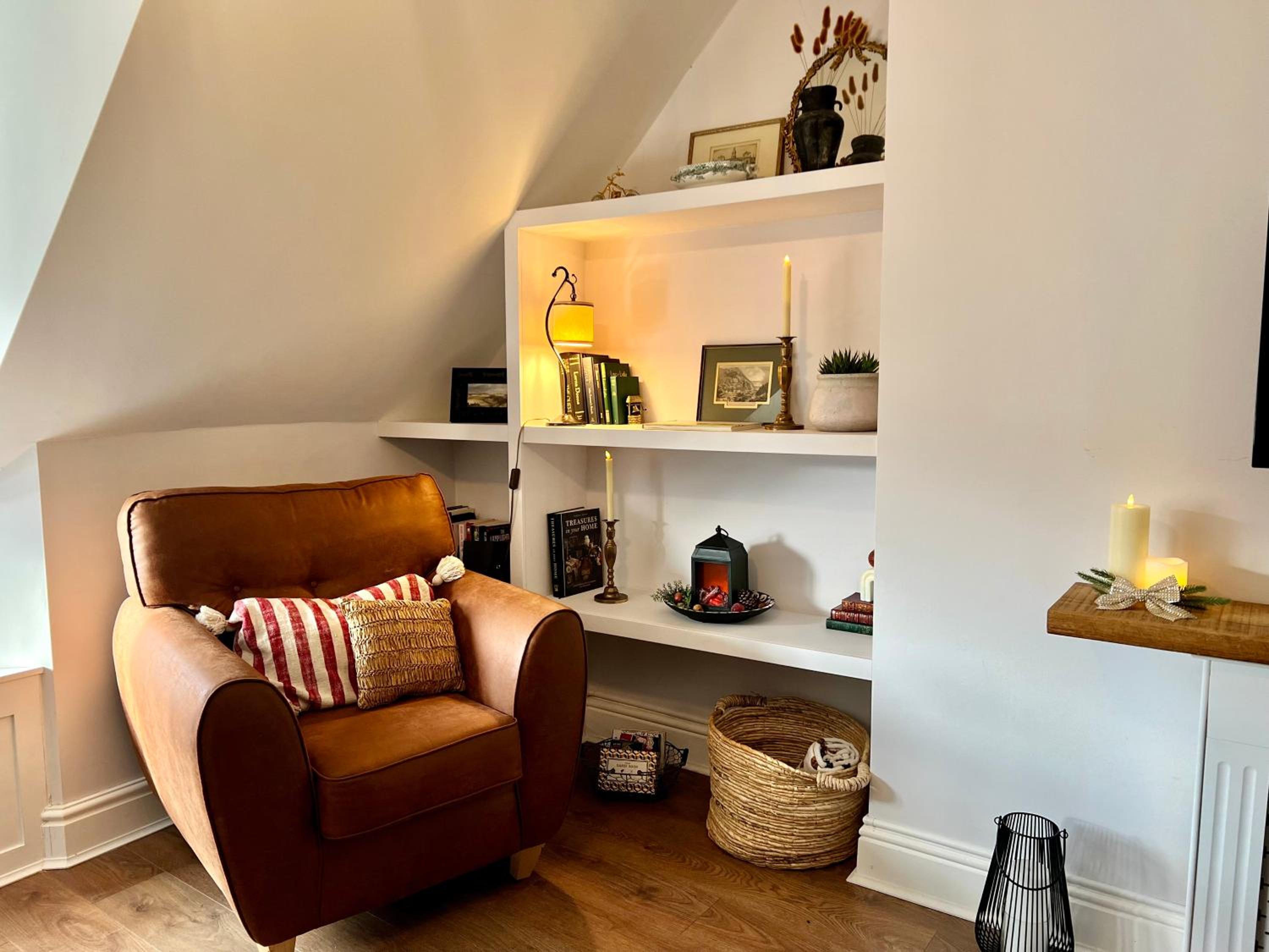 Top floor 1BR apartment central Matlock