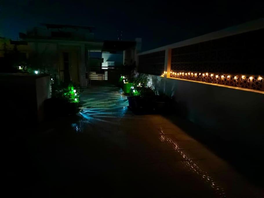 Roof-top stay in centre of city view 3