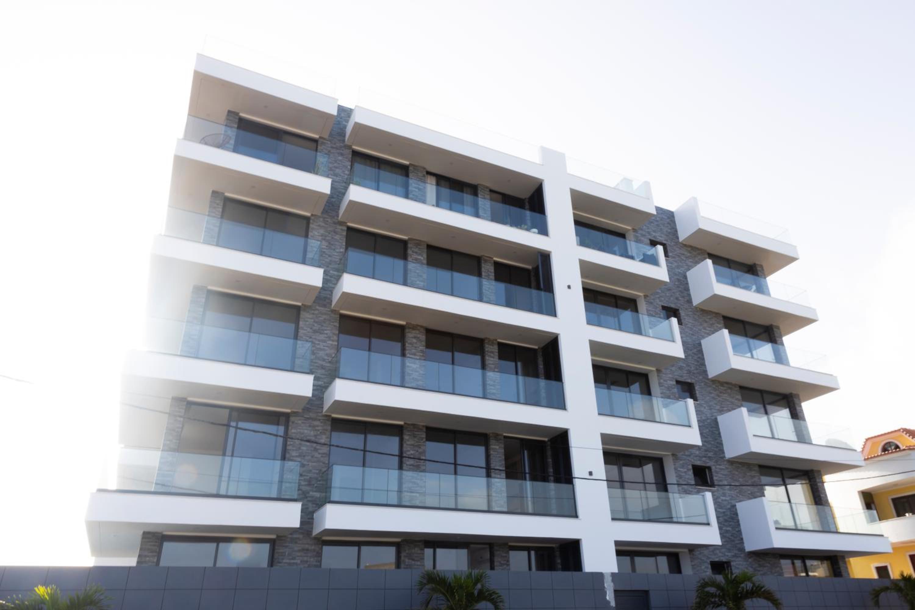 Lux 3-BR: Panoramic Sea View & Rooftop Pool