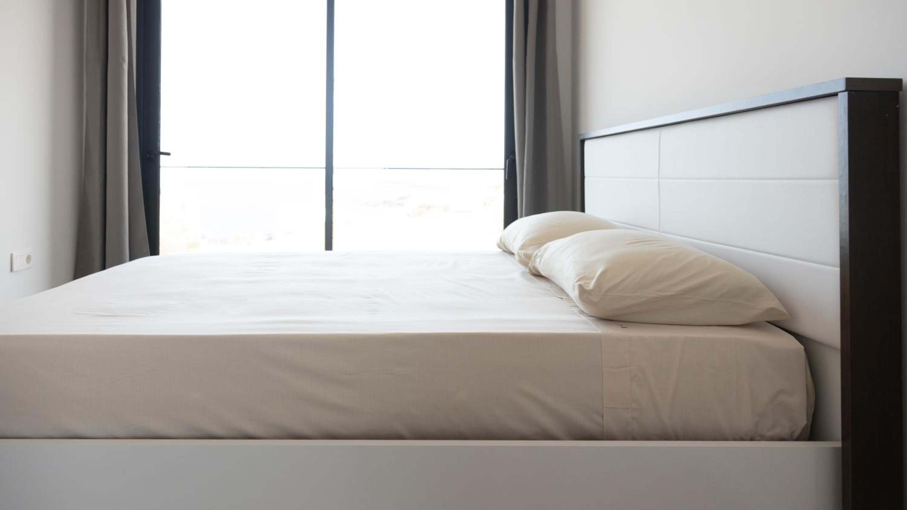 Lux 3-BR: Panoramic Sea View & Rooftop Pool