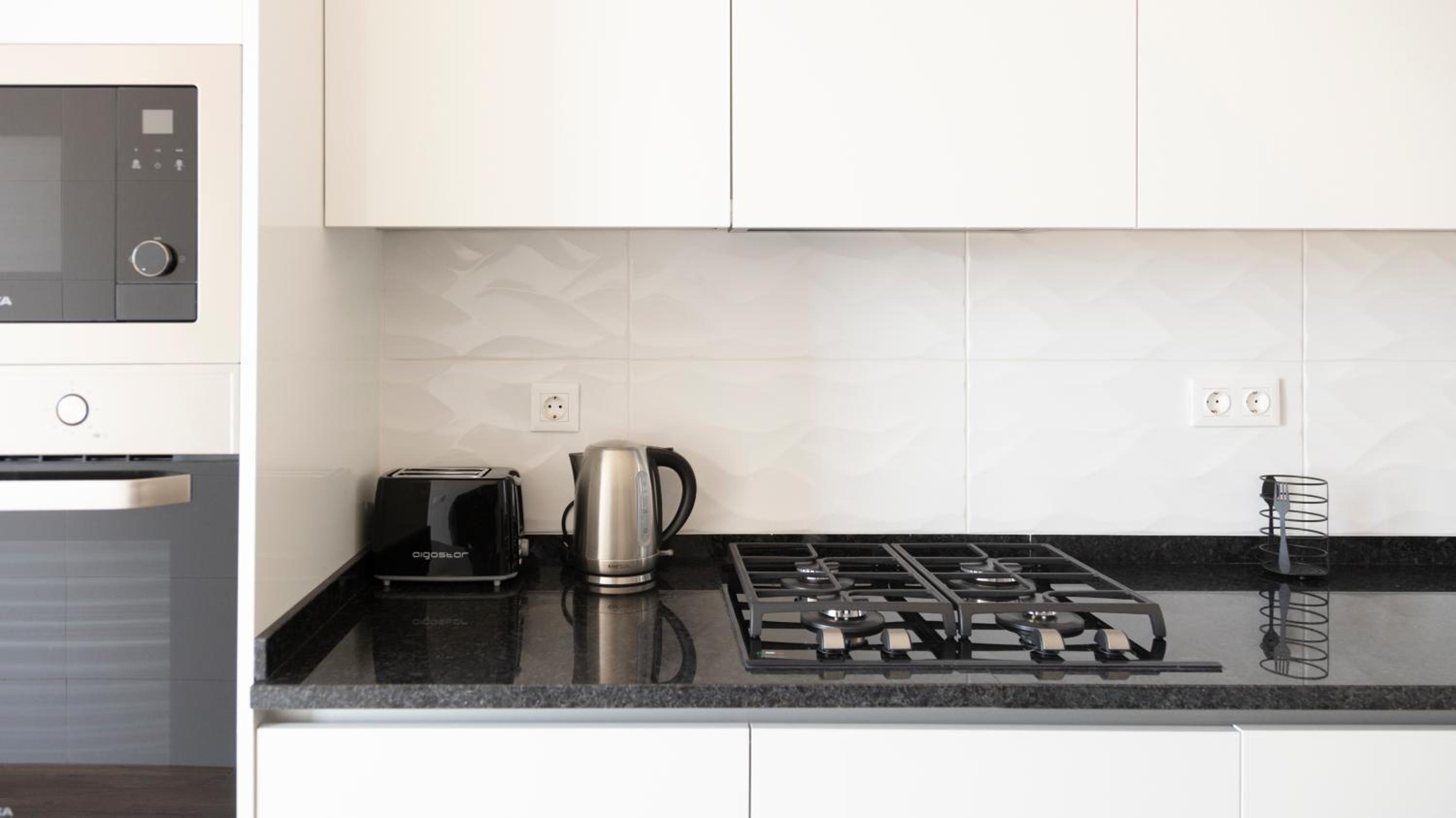 Lux 3-BR: Panoramic Sea View & Rooftop Pool
