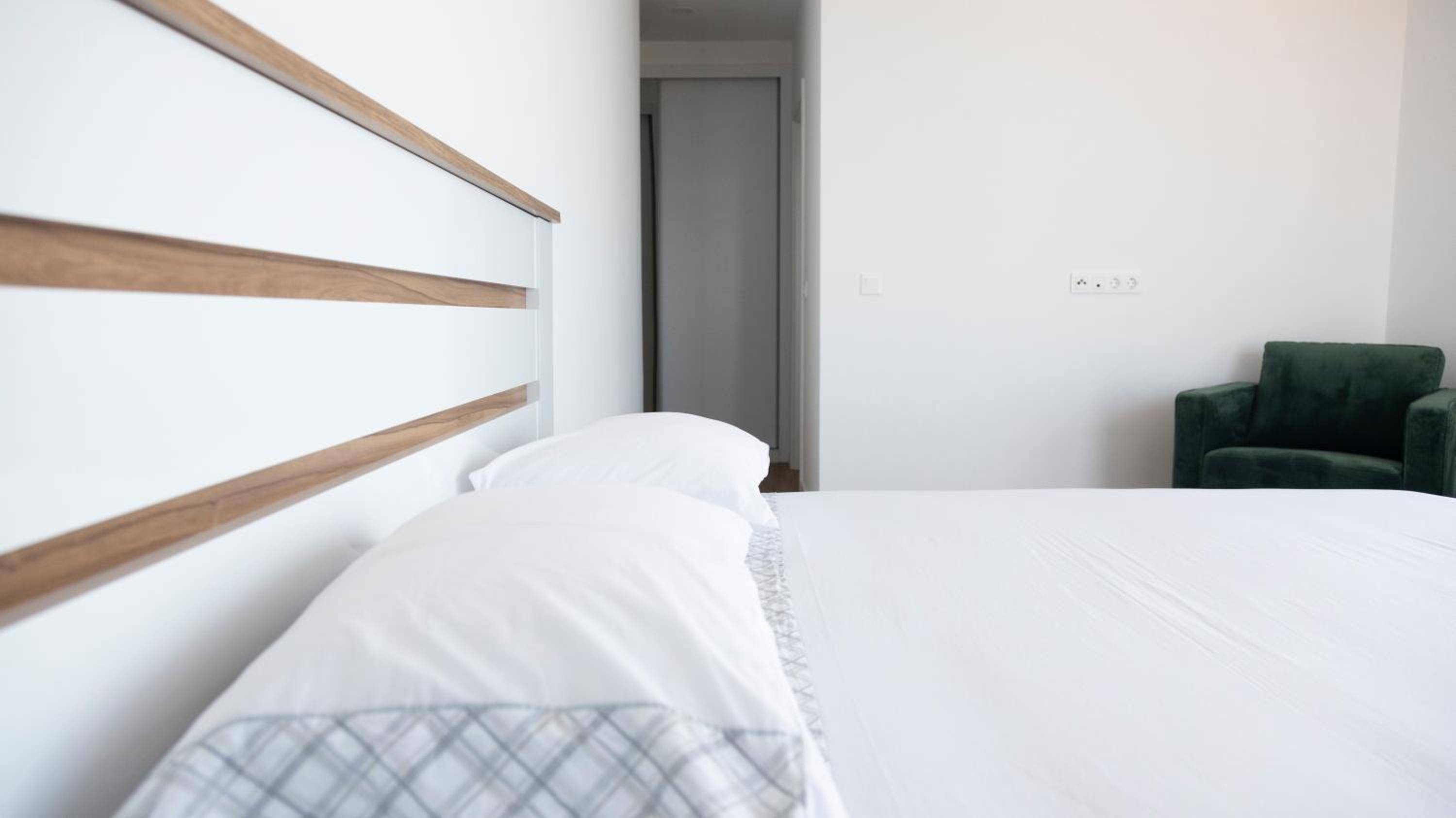 Lux 3-BR: Panoramic Sea View & Rooftop Pool