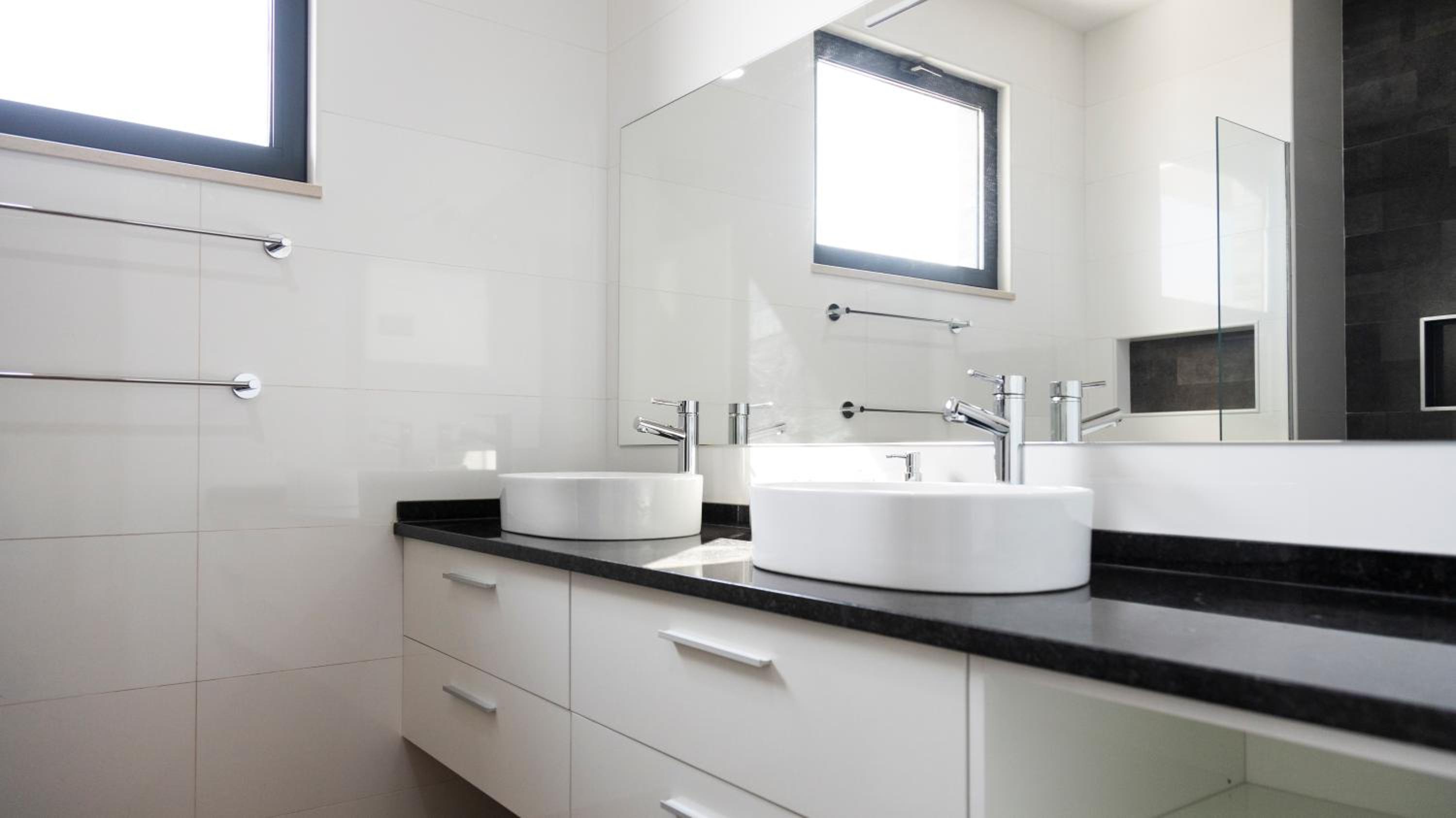 Lux 3-BR: Panoramic Sea View & Rooftop Pool