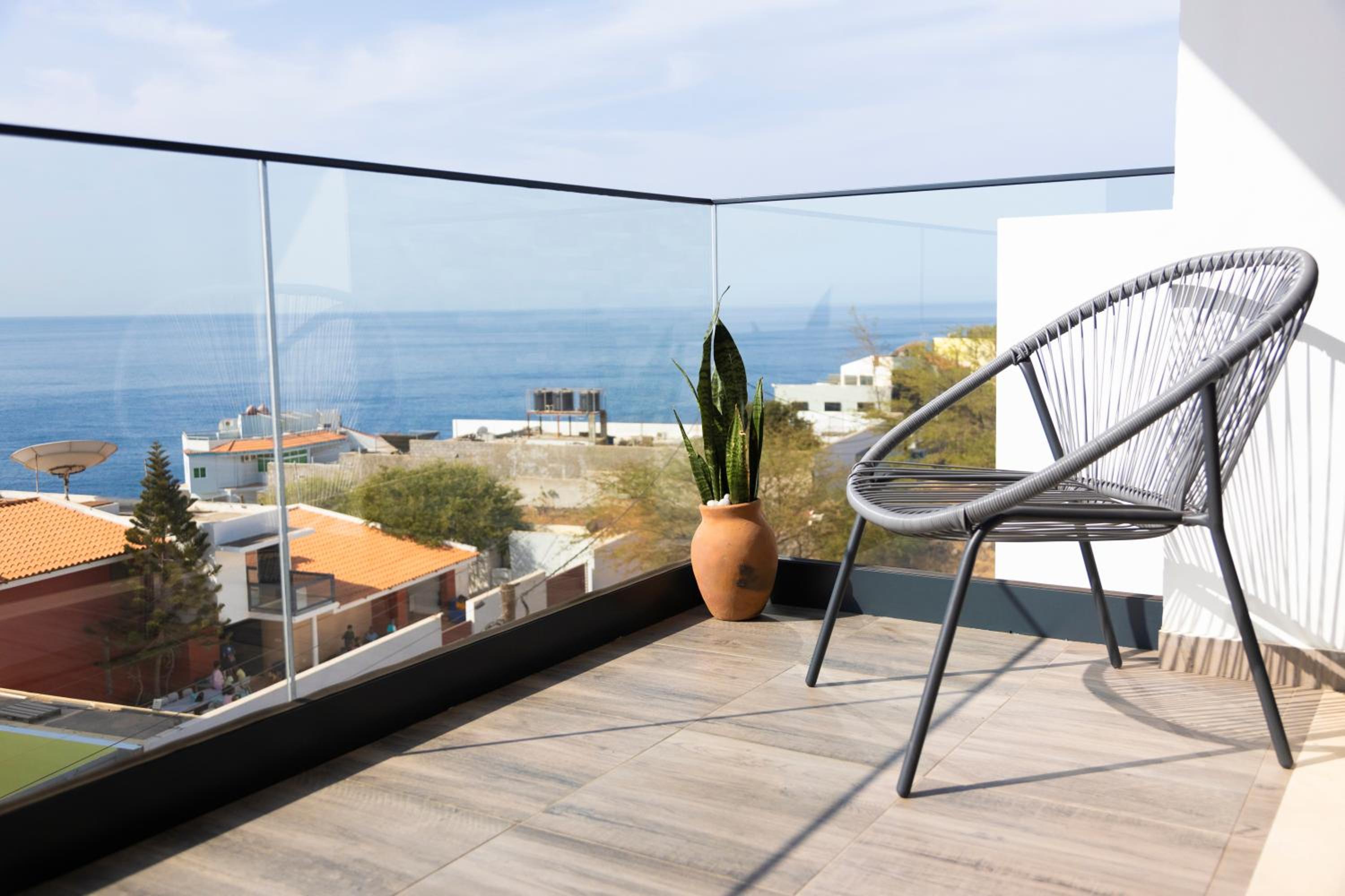 Lux 3-BR: Panoramic Sea View & Rooftop Pool