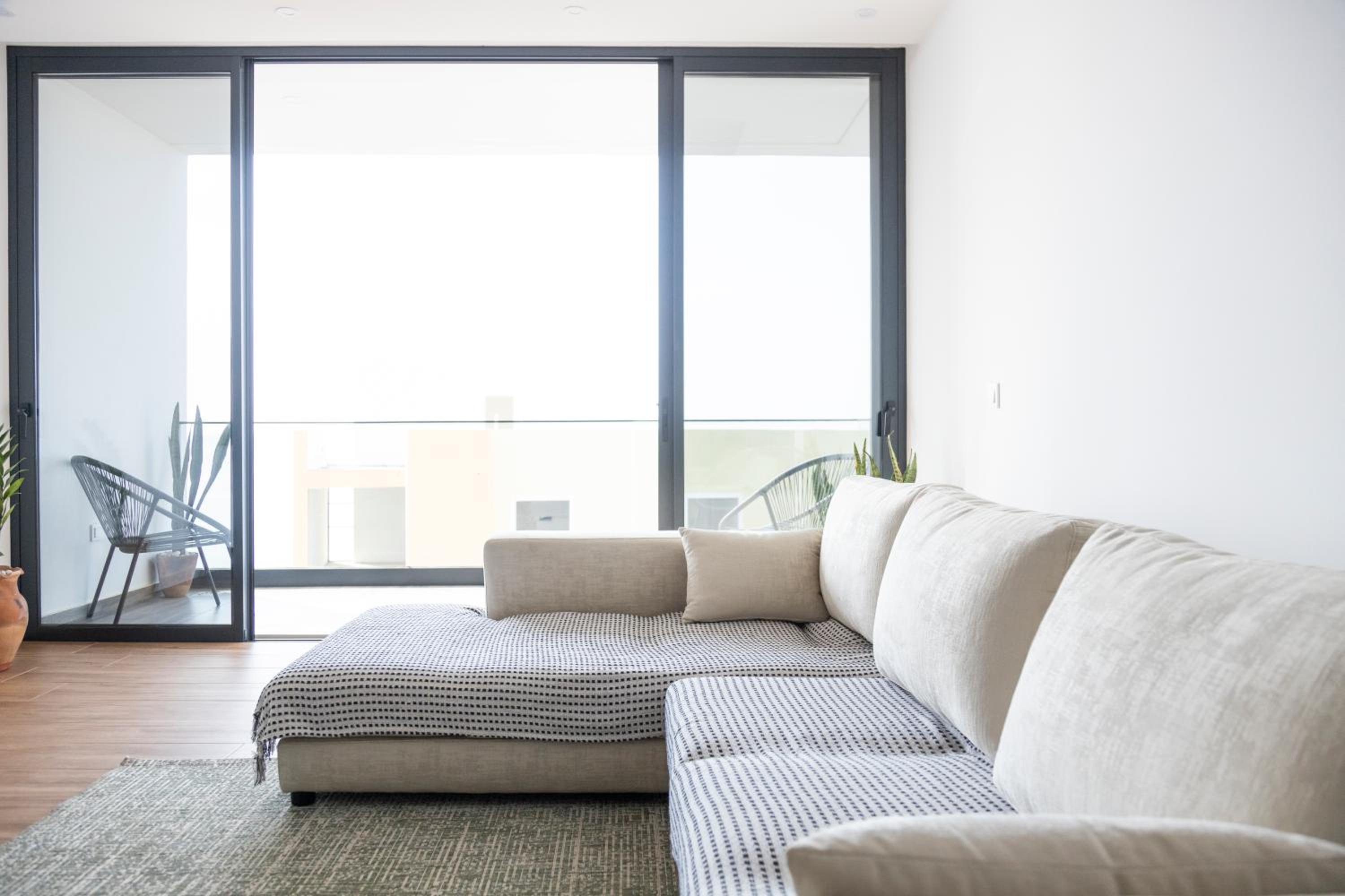 Lux 3-BR: Panoramic Sea View & Rooftop Pool