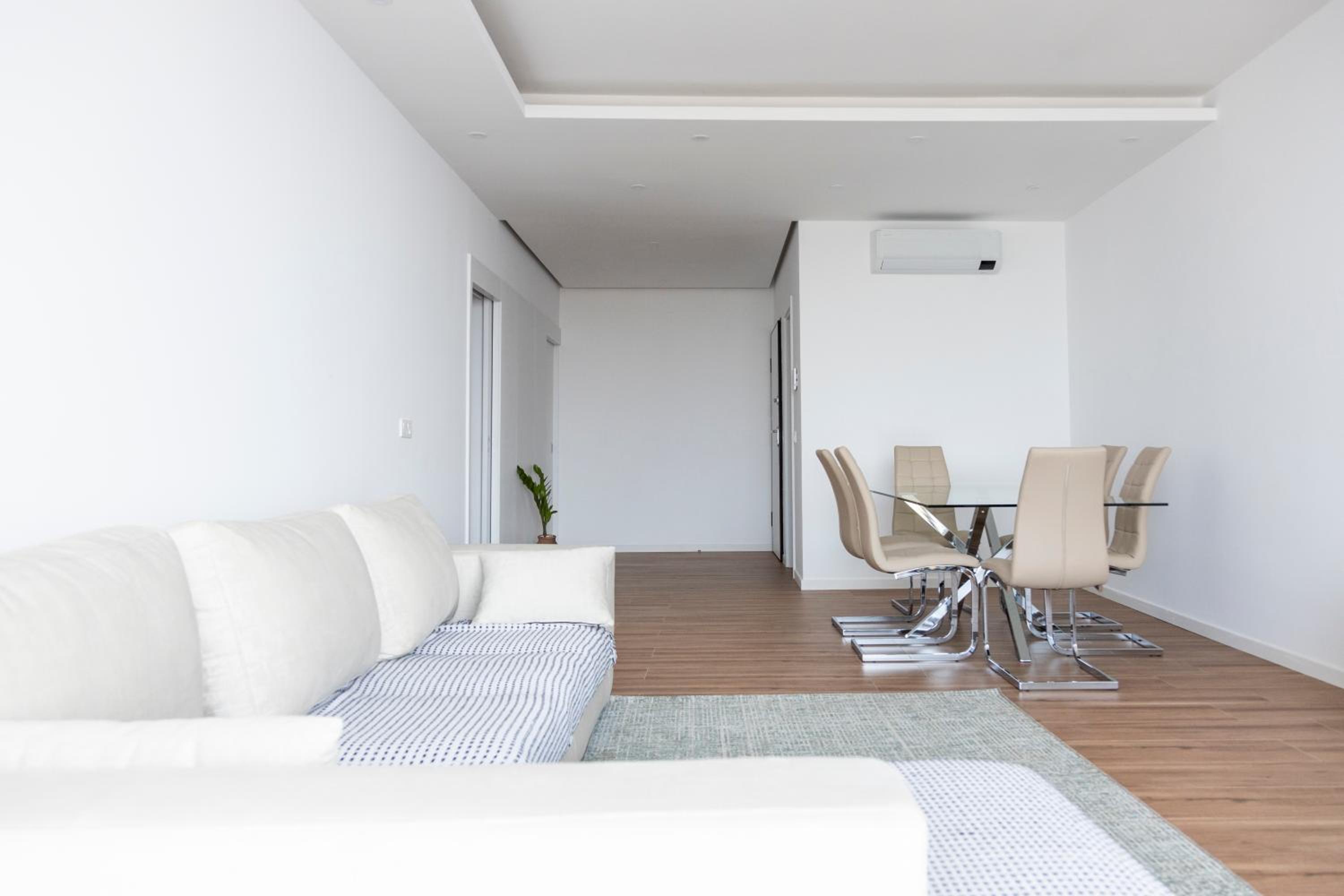 Lux 3-BR: Panoramic Sea View & Rooftop Pool
