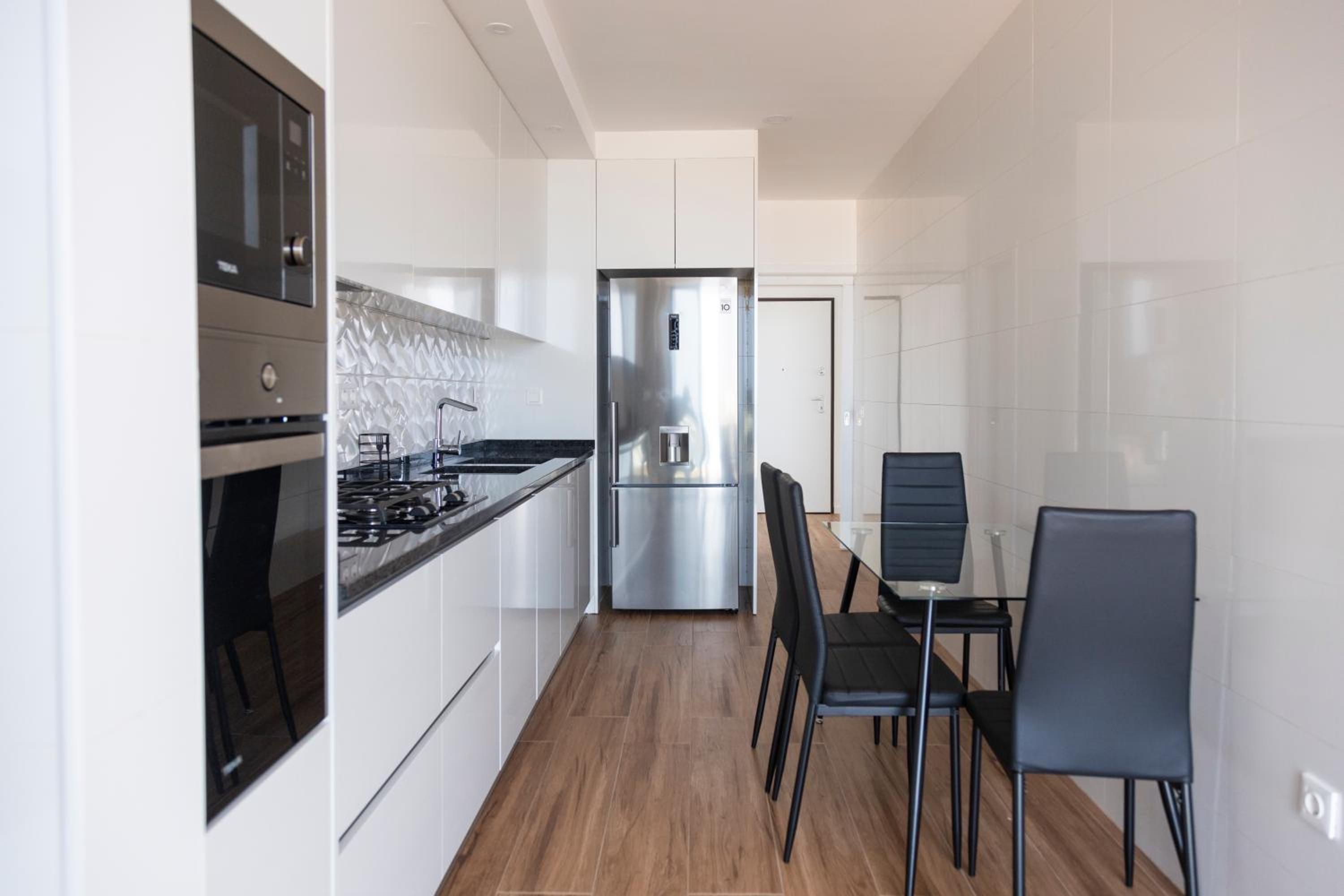 Lux 3-BR: Panoramic Sea View & Rooftop Pool