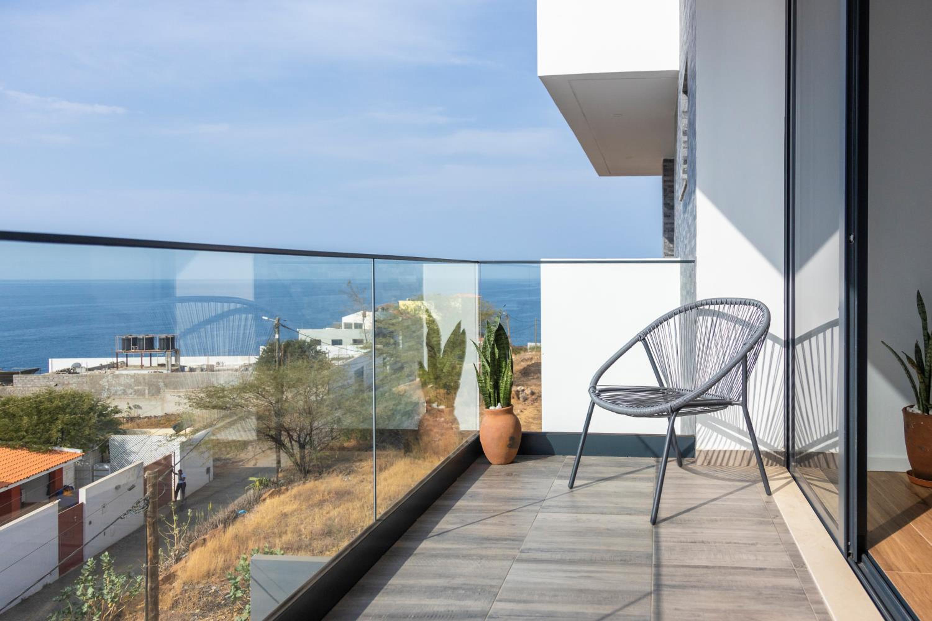 Lux 3-BR: Panoramic Sea View & Rooftop Pool