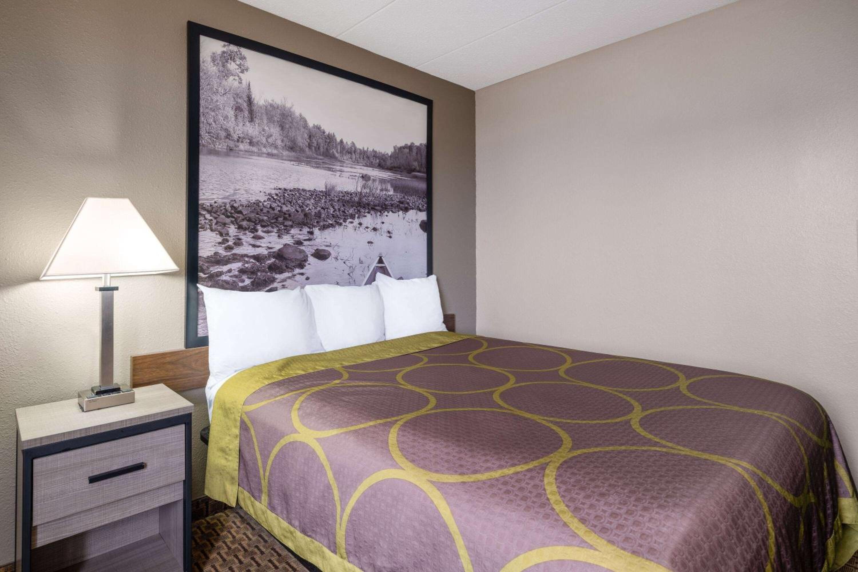 Super 8 by Wyndham Owatonna - Property Image 18