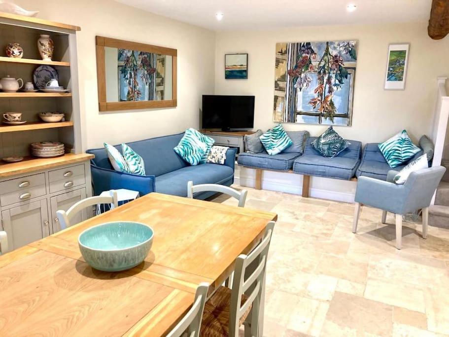 Luxury Country Bolthole Near Soho Farmhouse view 4