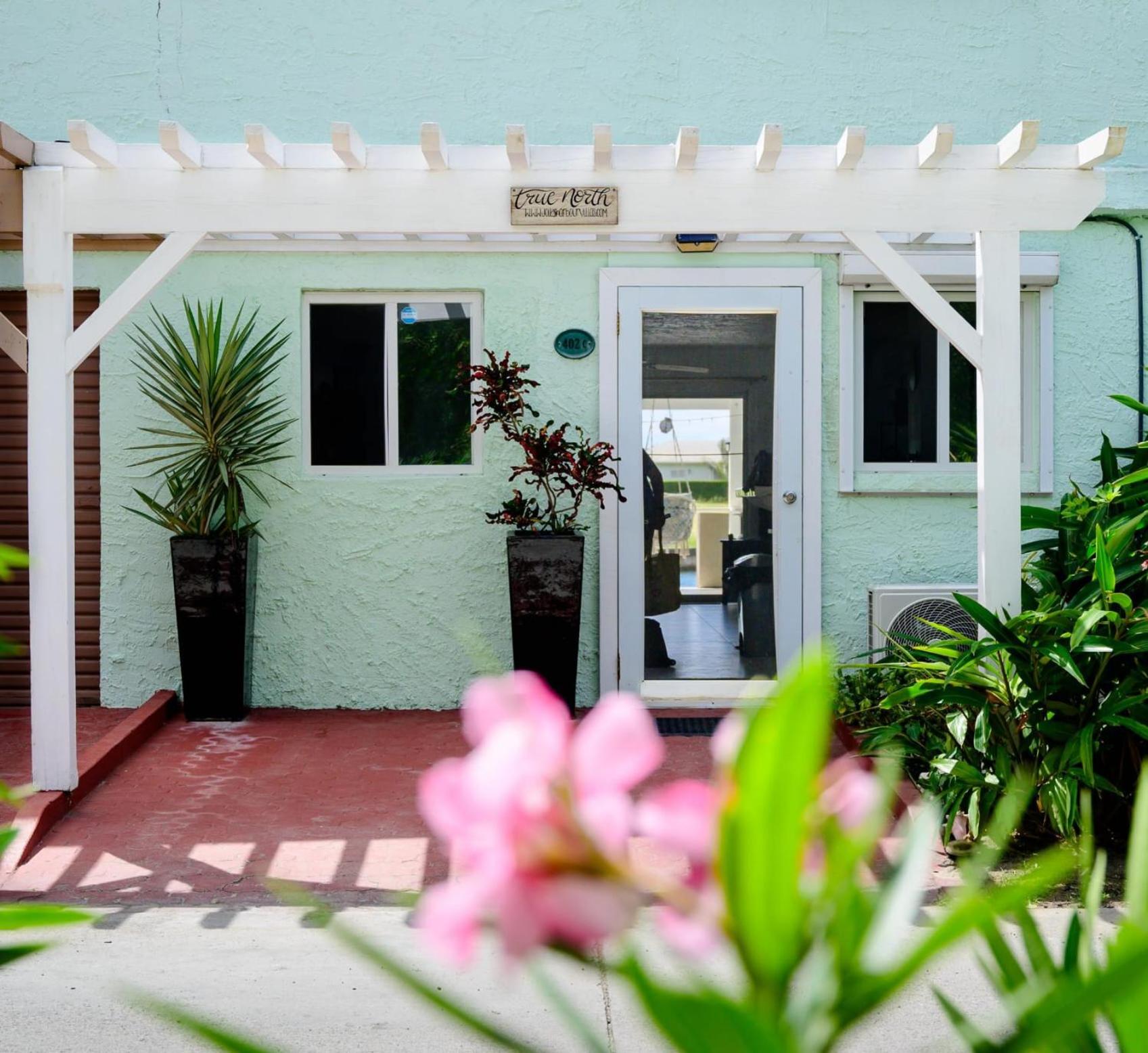 Wild Lotus Villa - Waterfront on Jolly Harbour