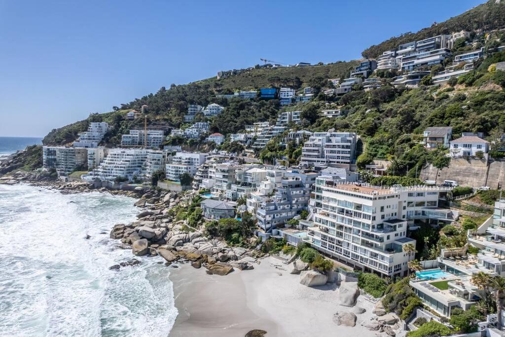 Clifton 1st Beach Frontage - Spacious 3BR view 2