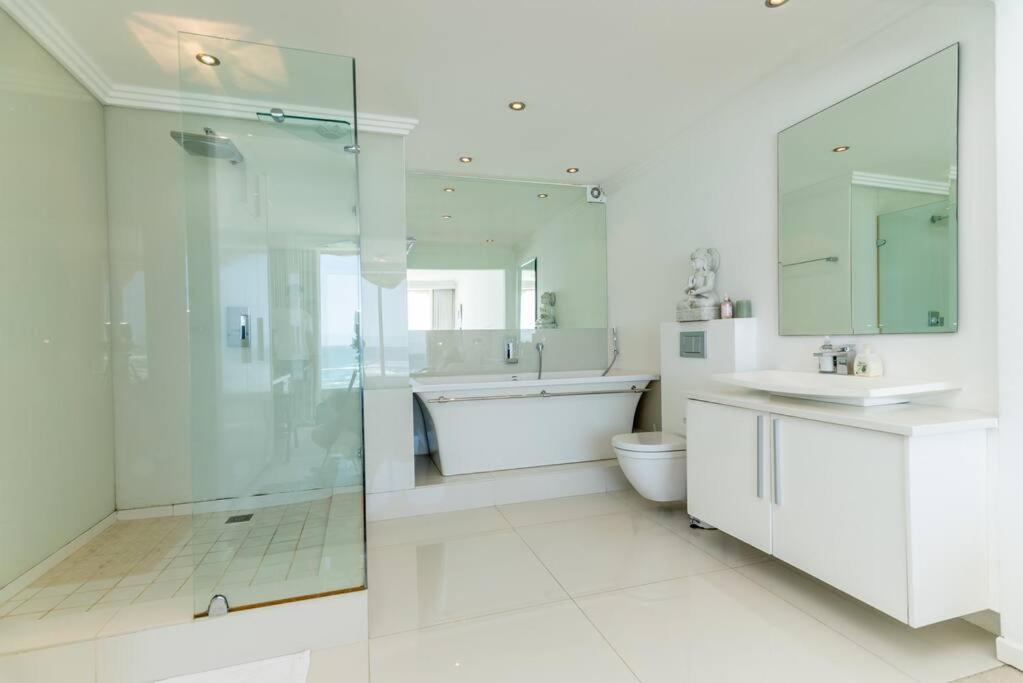 Clifton 1st Beach Frontage - Spacious 3BR view 5