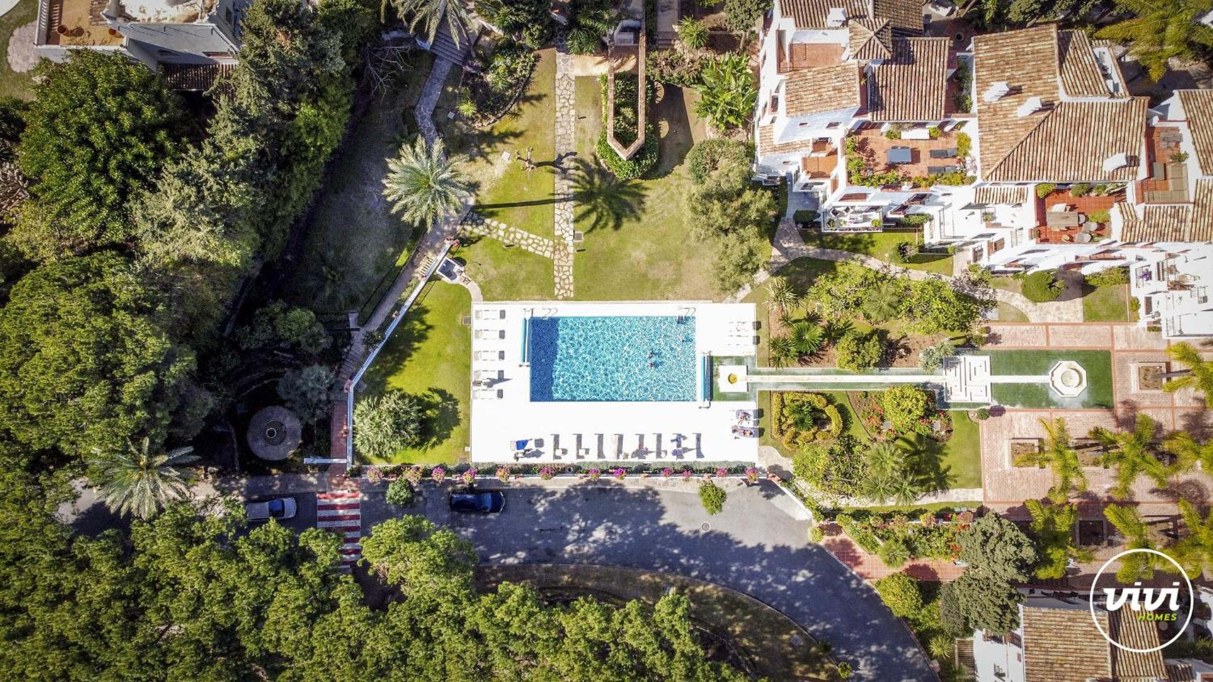 ViVi Homes - Casa Nobu Pool, Garden, Patio & Beach